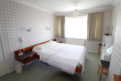 Bedroom 1.JPG