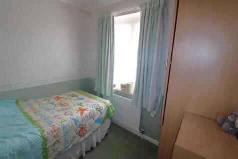 Bedroom 2.JPG