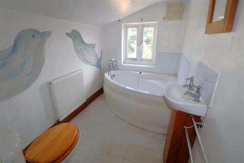 BATHROOM.JPG