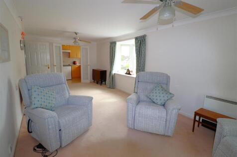 LOUNGE 4.JPG