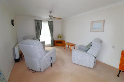 LOUNGE 3.JPG