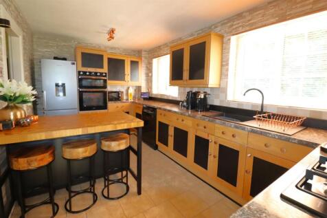 KITCHEN 2.JPG