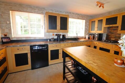 KITCHEN 1.JPG