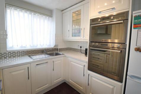 KITCHEN 3.JPG