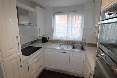 KITCHEN 2.JPG