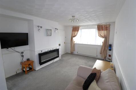 LOUNGE 2.JPG