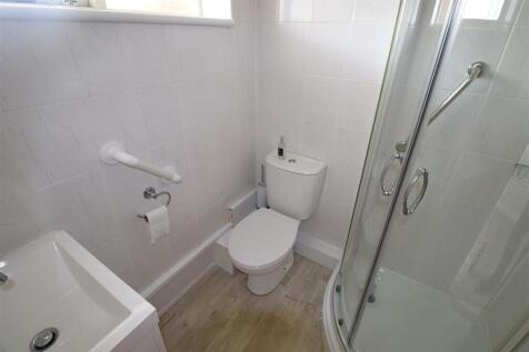 SHOWER ROOM.JPG