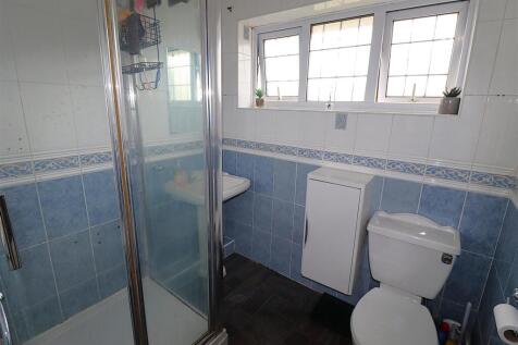 SHOWER ROOM.JPG