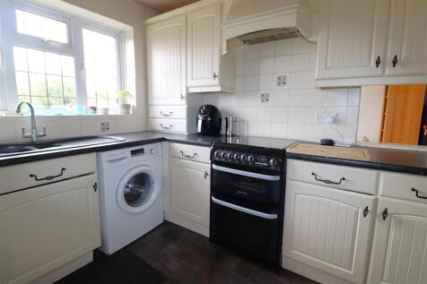 KITCHEN 2.JPG