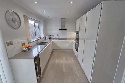 Kitchen (4).jpg