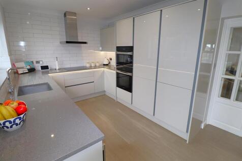 Kitchen (3).JPG