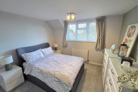 Bedroom1 (3).jpg