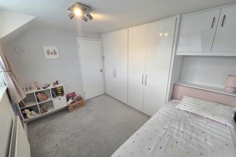 Bedroom2 (3).jpg