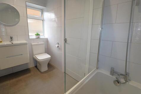 Bathroom (1).JPG