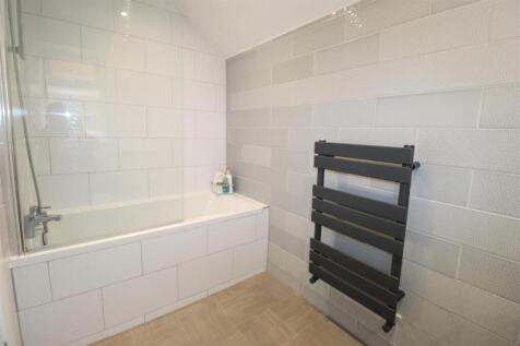 Bathroom (4).JPG