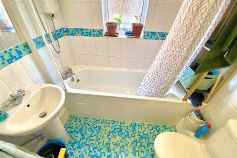 Nash 33 Bath.jpg