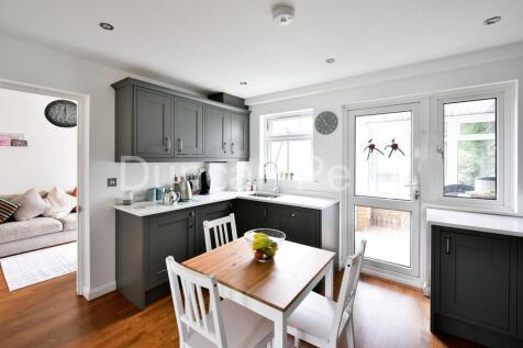Kitchen 2.jpg