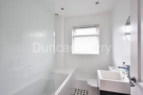 Family bathroom.jpg