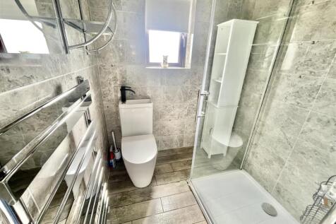 ensuite.jpg