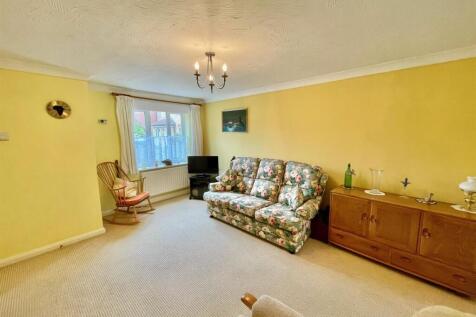 2 Oaklands Wood Lounge 2.jpg