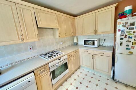 2 Oaklnds Wood Kitchen 2.jpg