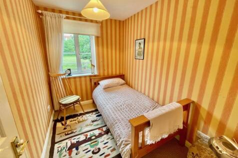 2 Oaklands Wood Bed 3.jpg
