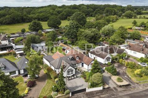 3 Dixons Hill Close AL9 - Ariel 3.JPG