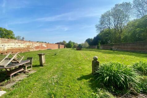 Walled Garden Pott.jpg