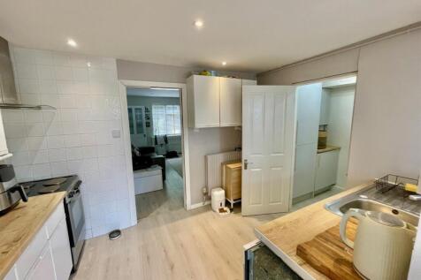 100 Dellsome Kitchen 2.jpg