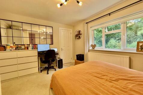 100 Dellsome Bed 1 Pic 2.jpg