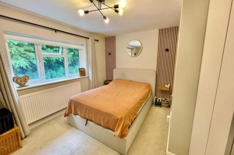 100 Dellsome Bed 1.jpg