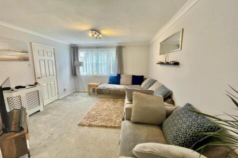 12 Greville Close Lounge v2.jpg