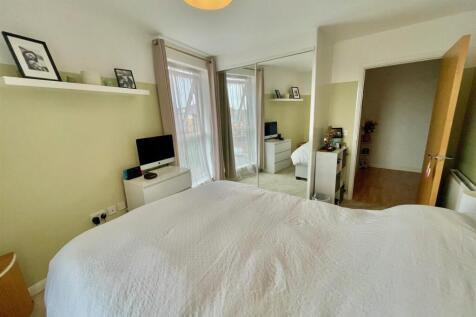 18 Lewis House Bedroom Reverse.jpg