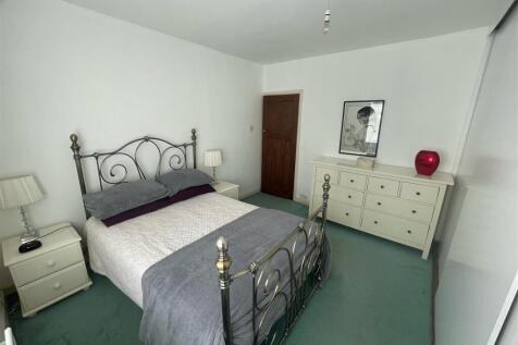 Bedroom 1.jpg