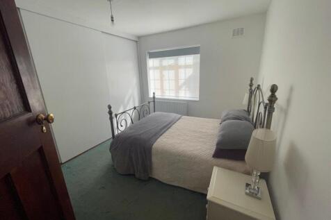 Bedroom 1a.jpg