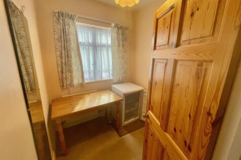 60 Westland Drive Bed 3 or Study.jpg