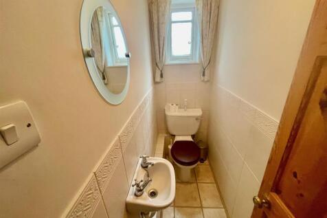 60 Westland Drive Cloak Room.jpg