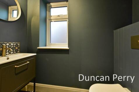 Downstairs cloakroom 1.jpeg