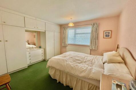 15 Bulls Lane Bed 1.jpg