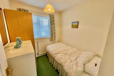 15 Bulls Lane Bed 3.jpg