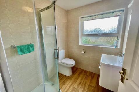 15 Bulls Lane Shower Room.jpg