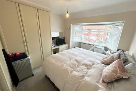 Bedroom 1.jpg
