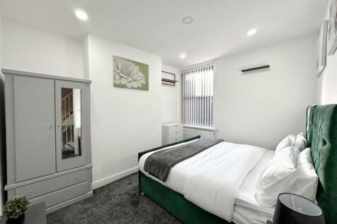 Staycasa Accommodation Manchester Carrill  2024AUG