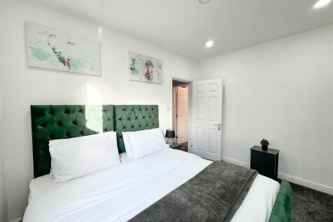 Staycasa Accommodation Manchester Carrill  2024AUG