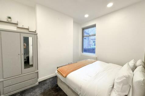 Staycasa Accommodation Manchester Carrill  2024AUG