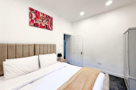 Staycasa Accommodation Manchester Carrill  2024AUG