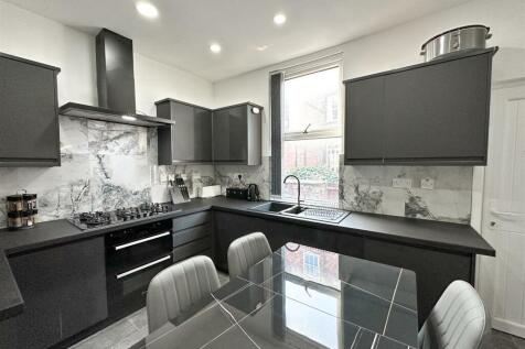Staycasa Accommodation Manchester Carrill  2024AUG