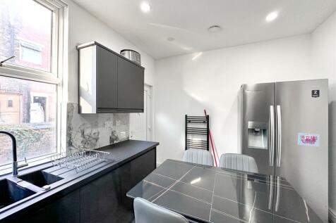 Staycasa Accommodation Manchester Carrill  2024AUG