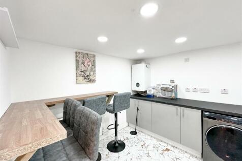 Staycasa Accommodation Manchester Carrill  2024AUG