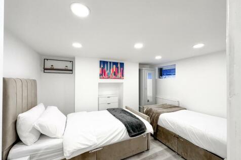 Staycasa Accommodation Manchester Carrill  2024AUG